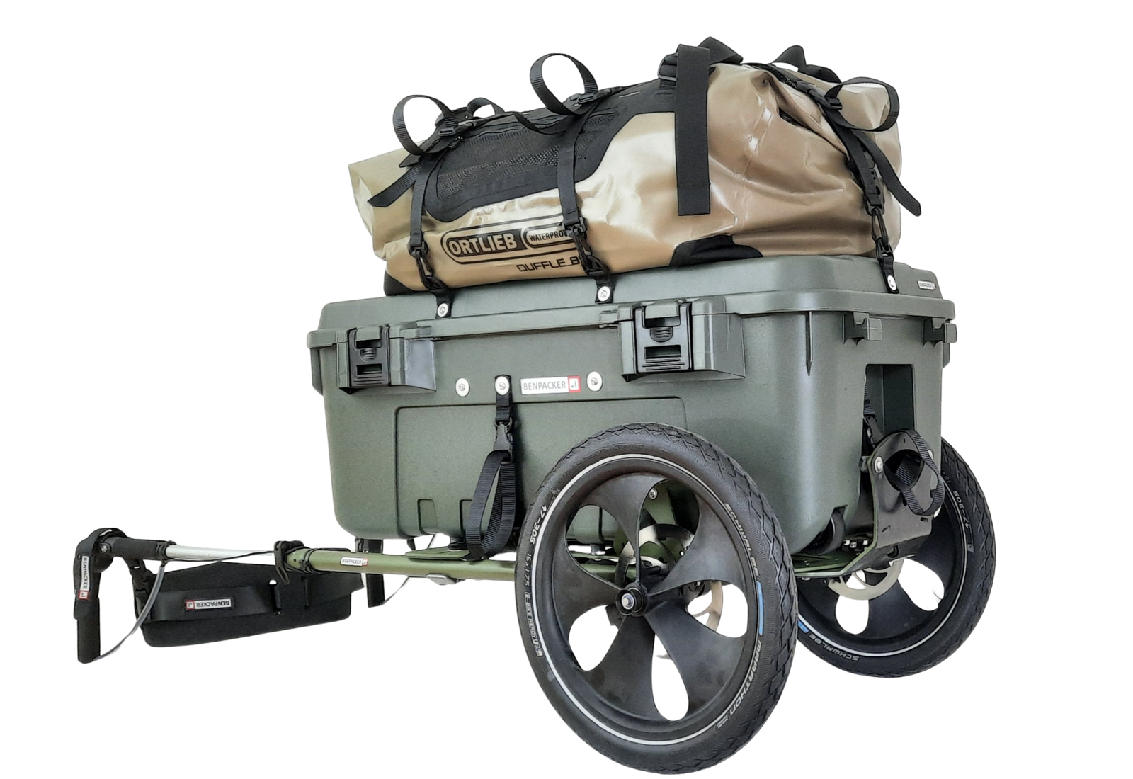 sBase Box und Duffle Bag auf einem Benpacker