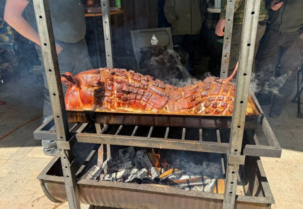 Spanferkel auf dem Grill
