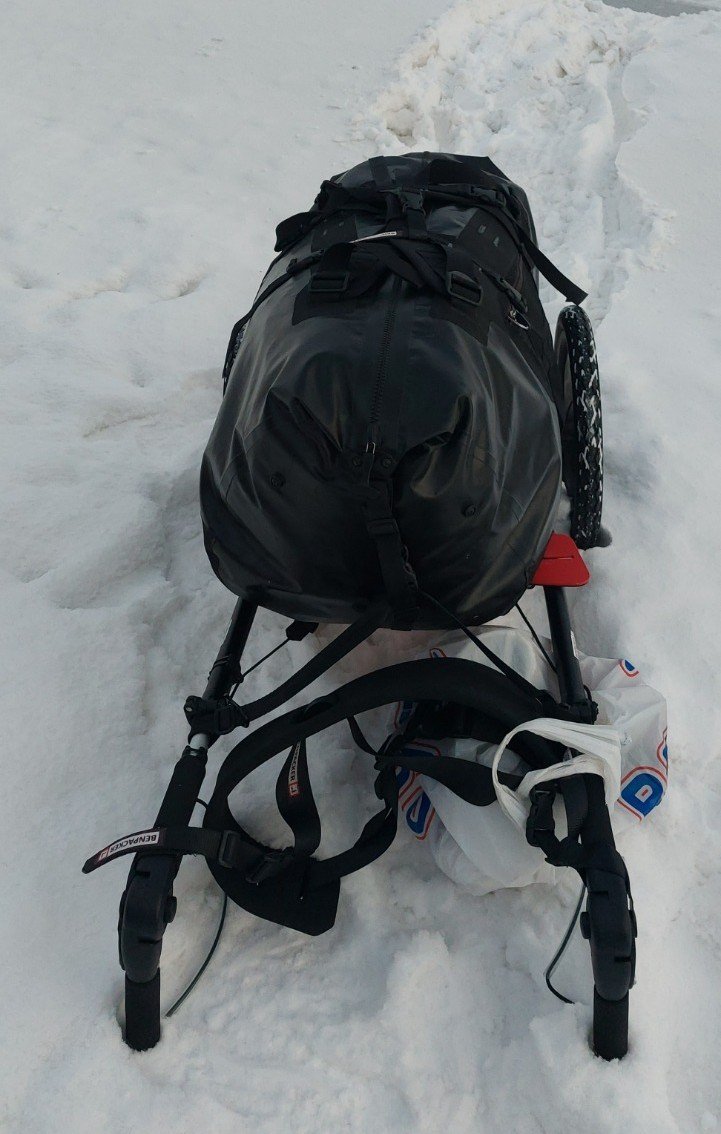 Ein Benpacker im Schnee