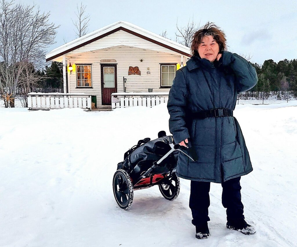 Cecile mit dem Benpacker im Schnee